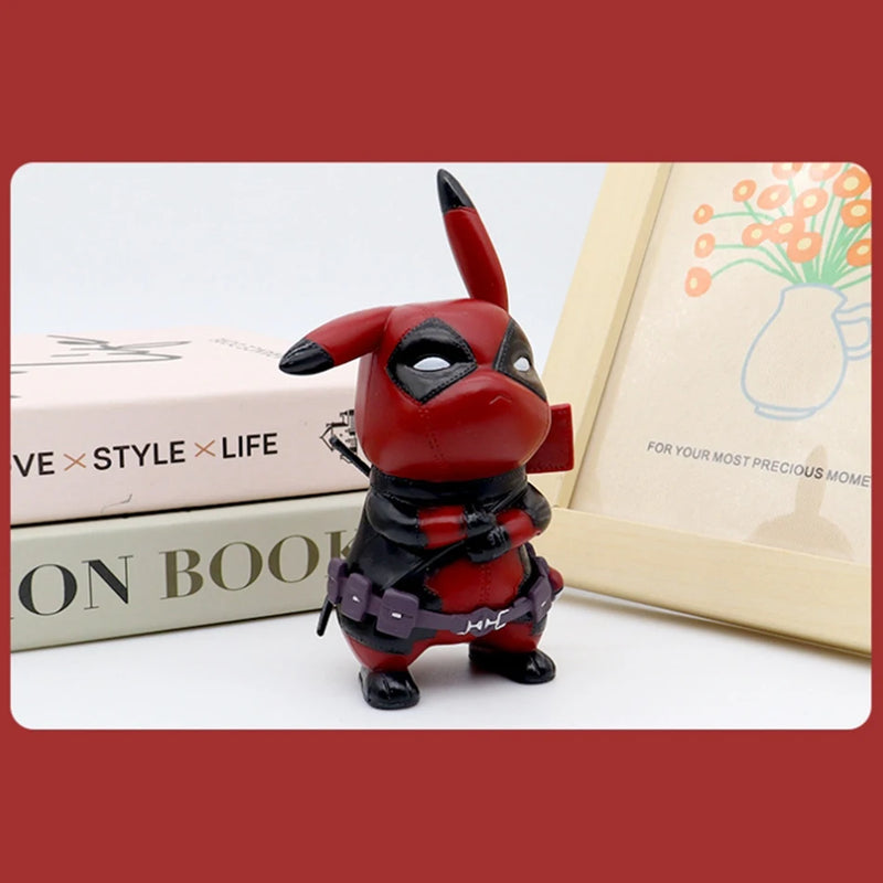 Figura de Ação Pikachu Cosplay Deadpool